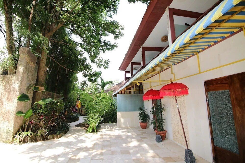 Отель Petit Hotel Bali 4*